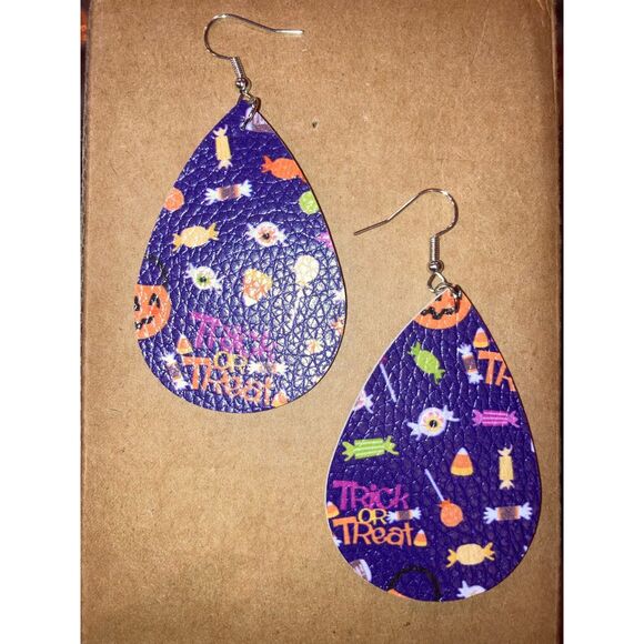 ☀️3/$12☀️ Trick Or Treat Halloween Earrings - Picture 1 of 3